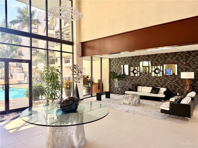 Building Photo - 38 Travis St