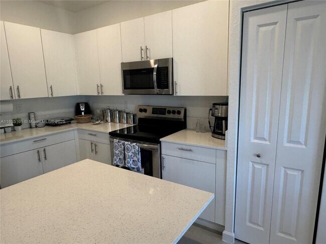 Building Photo - 3 bedroom in Miami Gardens FL 33169