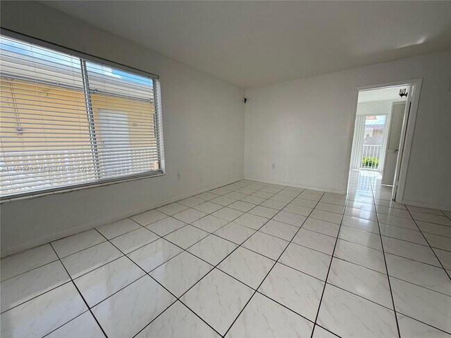 Building Photo - 1255 W 49th Pl