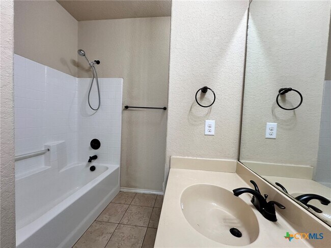 Building Photo - 502 Creekside Cir