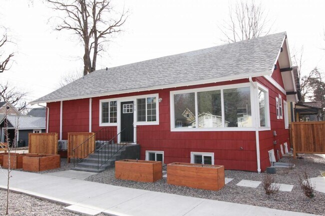 Building Photo - 1019 W Sherman St