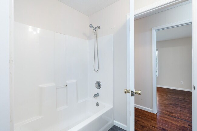 Building Photo - 182 Megan Ln