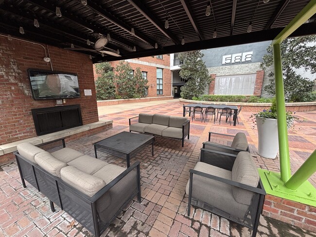 Community first floor patio with TV - 3110 Thomas Ave