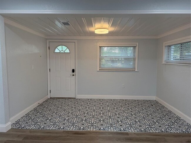 Building Photo - 1947 Chenango Ave