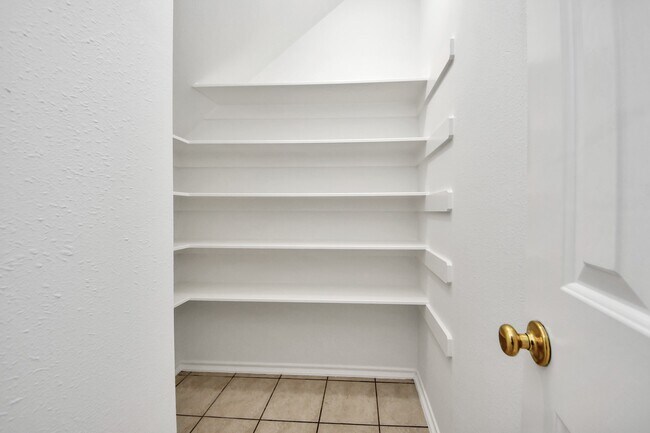 Building Photo - 16526 Cairngrove Ln
