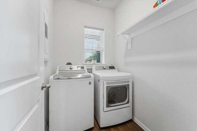 Building Photo - 3727 Handel Dr