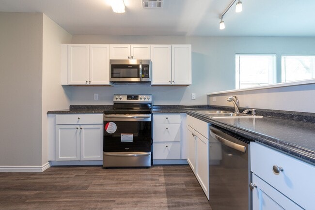 Building Photo - NEW LOW PRICE! 4 Bedroom 2 Bath +updated! ...