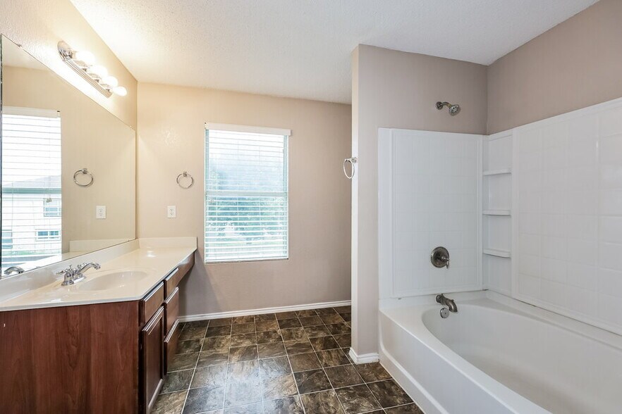 Building Photo - 317 Blairwood Dr