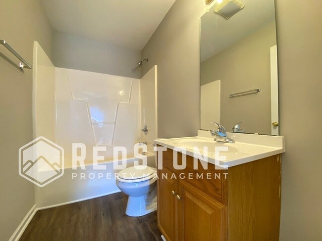 Building Photo - 1104 Chandler Ave