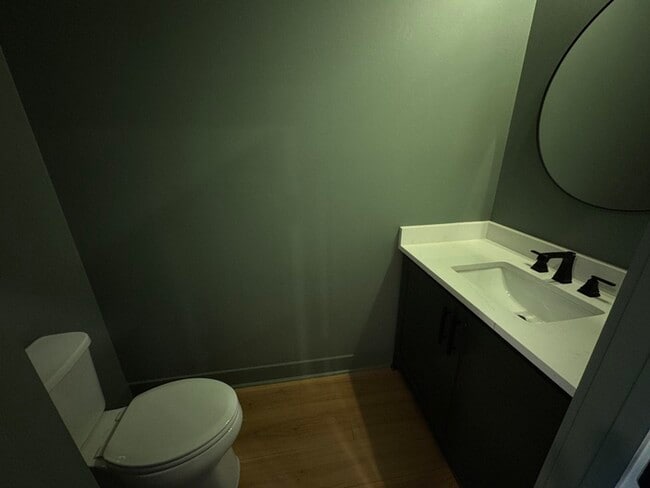 Building Photo - Newer 3 bedroom 2.5 bathroom townhome in H...