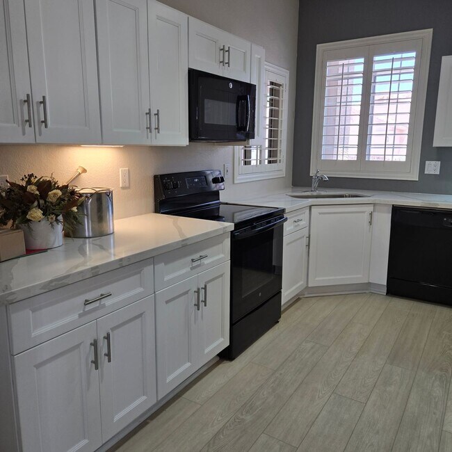 Building Photo - 2 Bedroom 2 Bath in Coyote Lakes