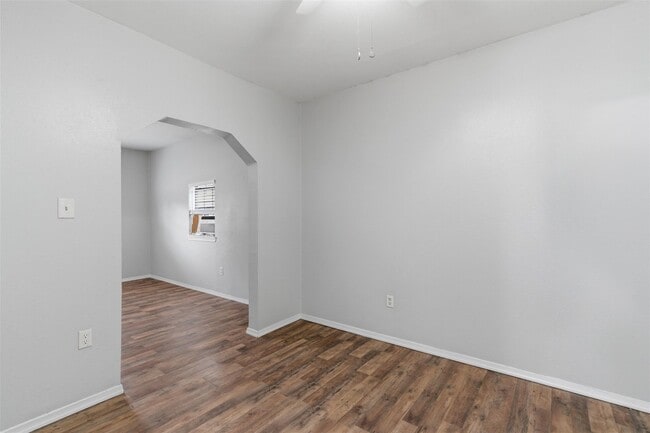 Building Photo - 127 E Walker St