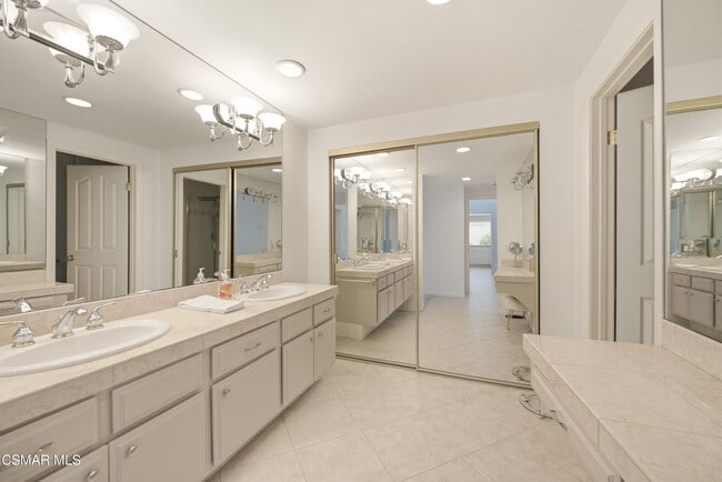 Building Photo - 2379 Leeward Cir