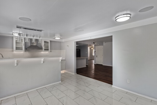 Building Photo - 4632 W Palo Verde Dr