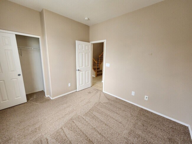 Building Photo - Charming 3 bedroom home with great curb ap...