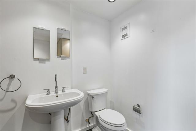 Building Photo - 3110 Thomas Ave