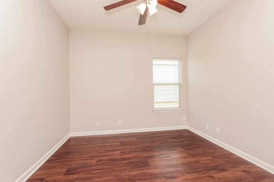 Building Photo - 1513 John Lee Ln