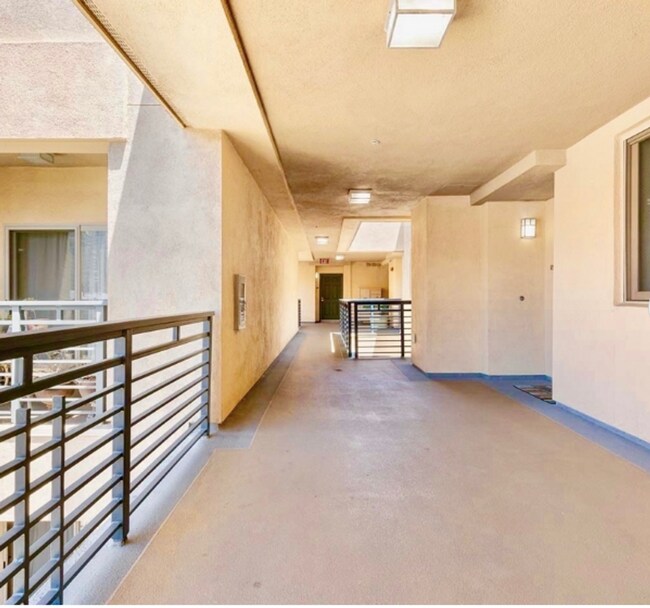 Building Photo - Corner Penthouse Unit