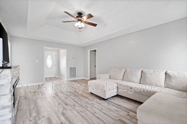 Building Photo - 919 Desota Ln