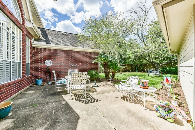 Building Photo - 1322 Blackthorne Dr