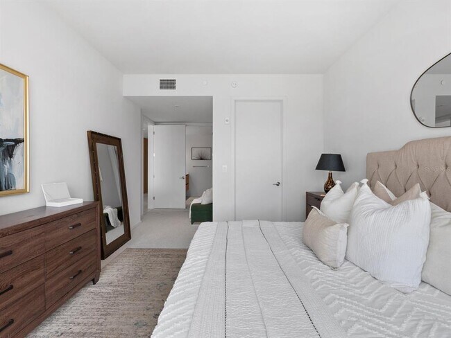 Building Photo - 1020 Sunset Point Rd