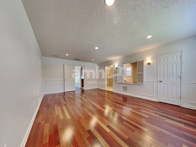 Building Photo - 7212 Glendyne Dr S