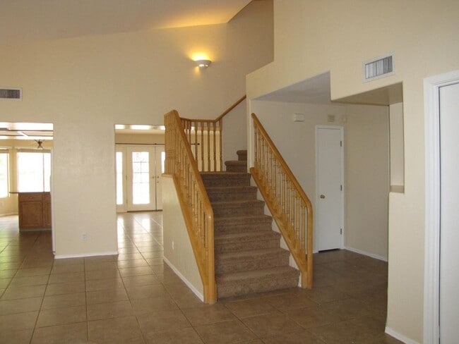 Building Photo - $500 OFF FIRST MONTHS FULL RENT!