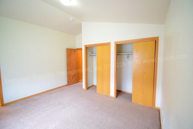 Building Photo - 648 Brewer Dr