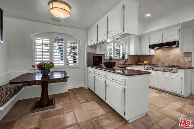 Building Photo - 11745 Montana Ave