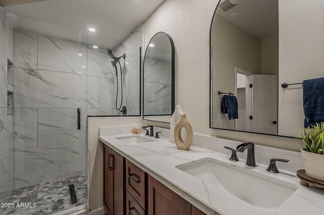 Building Photo - 8215 E Cypress St