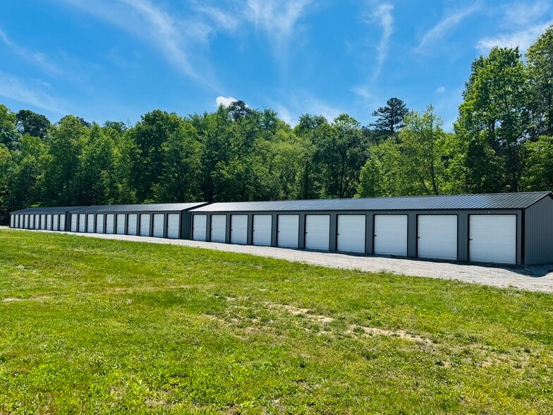 Building Photo - 3012 Sunset Dr