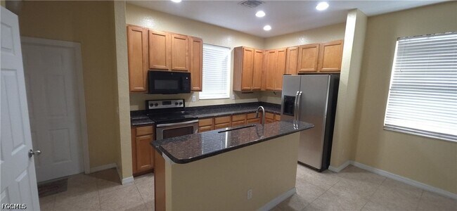 Building Photo - 391 Shadow Lakes Dr