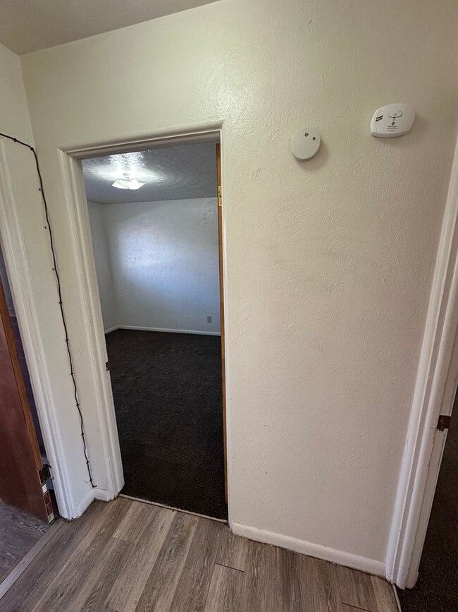 Building Photo - LE2012