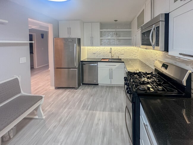 Building Photo - 4730 N Kenneth Ave