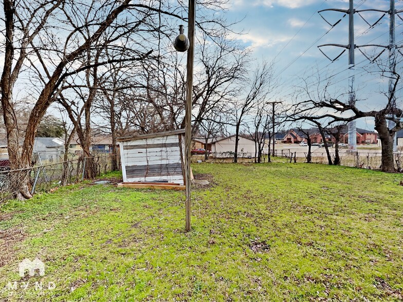 Building Photo - 2129 San Antonio St