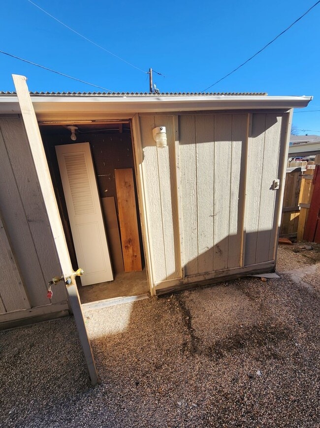 Building Photo - 8712 Mariposa St