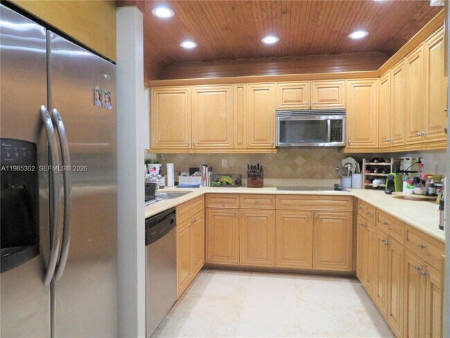 Building Photo - 201 Crandon Blvd