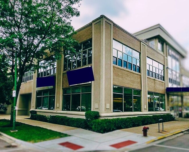 Primary Photo - 2750 N Wayne Ave