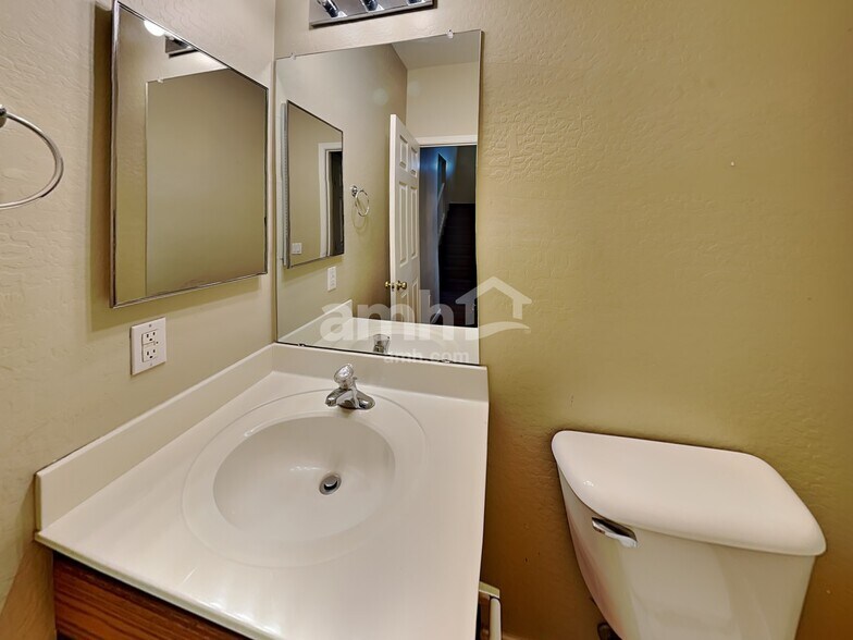 Building Photo - 7006 W Irwin Ave