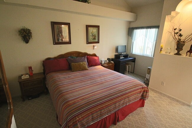 Building Photo - Furnished 3 Bedroom UTC/La Jolla Townhome