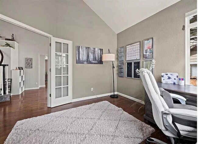 Building Photo - OMG this is a Stunning Large 5 BR House