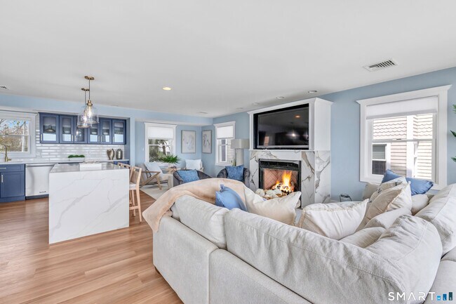 Building Photo - 9 Stowe Ave