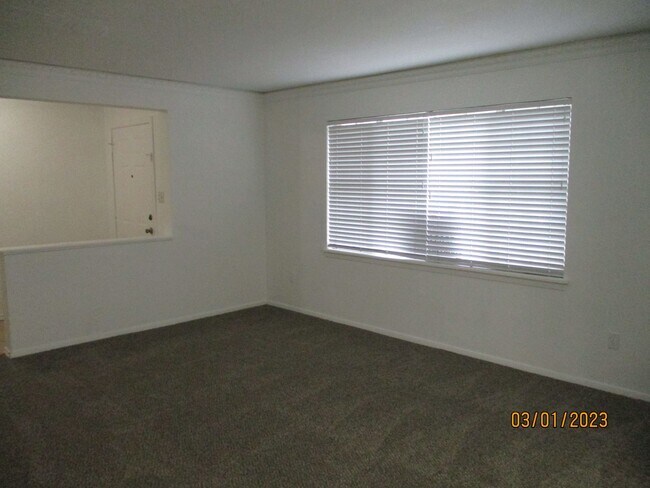 Building Photo - 212 Hallbrook Dr