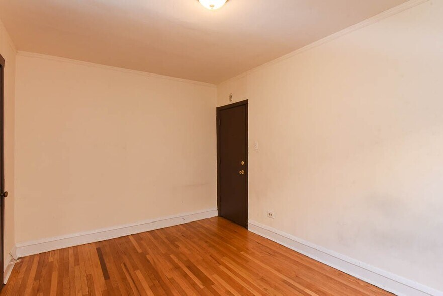 Building Photo - 3300 W Schubert Ave