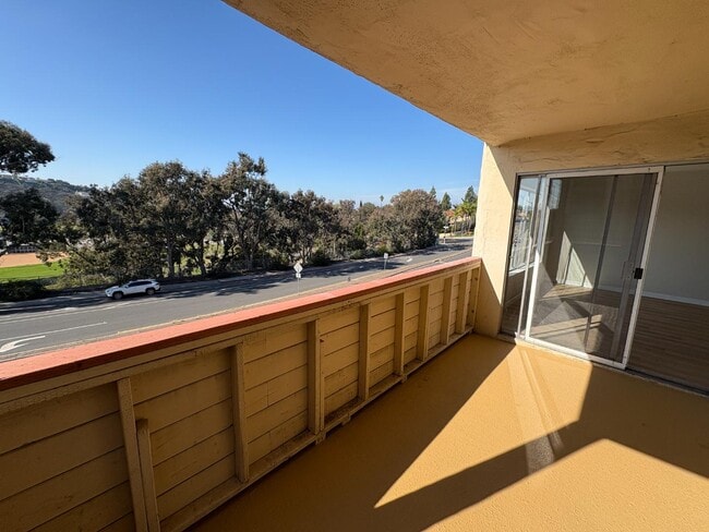 Building Photo - 6816 Hyde Park Dr