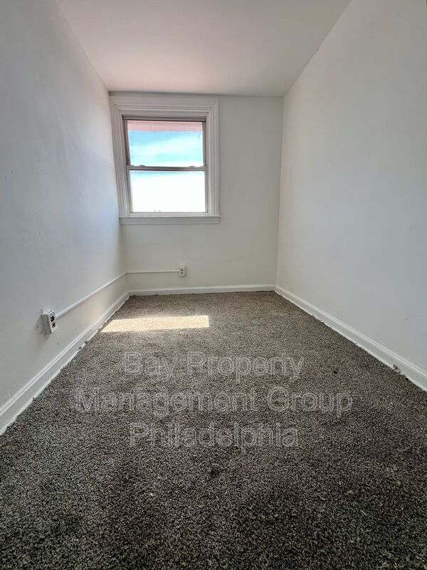 Building Photo - 812 MacDonald St