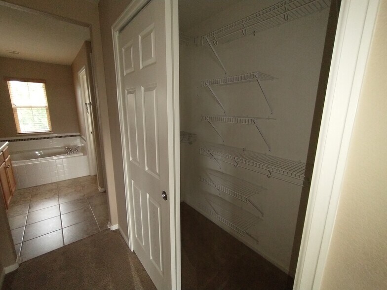 Master Bath - 4607 Fish Hawk Pt