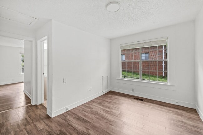 Building Photo - Charming 3 Bedroom, 2 Bathroom house