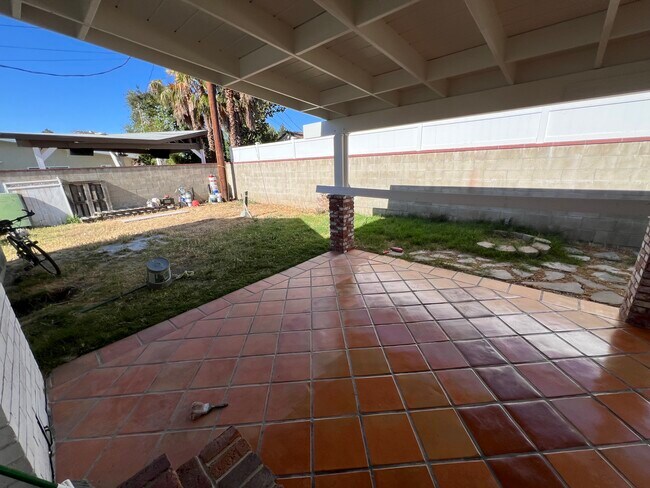 Building Photo - 10915 Whitaker Ave