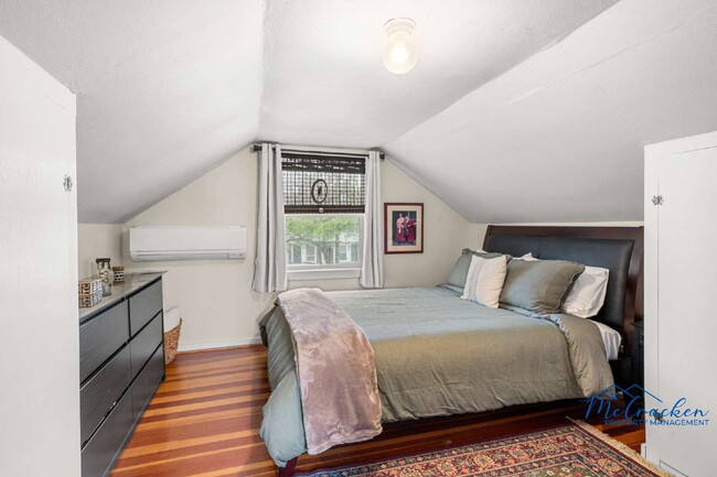Building Photo - Serene, Artistic Retreat in the Heart of A...